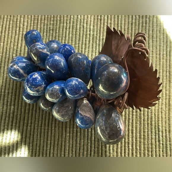 Lapis Lazuli Carved Grape Bunch / Copper Leaf - Vintage/Antique - Picture 2 of 6